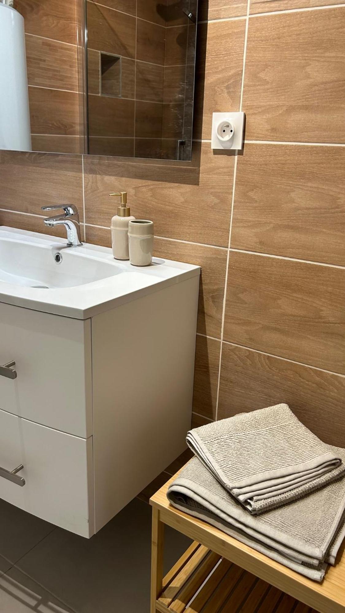 Spacieux Appartement Au Coeur Du Centre Historique De Dinan Luaran gambar