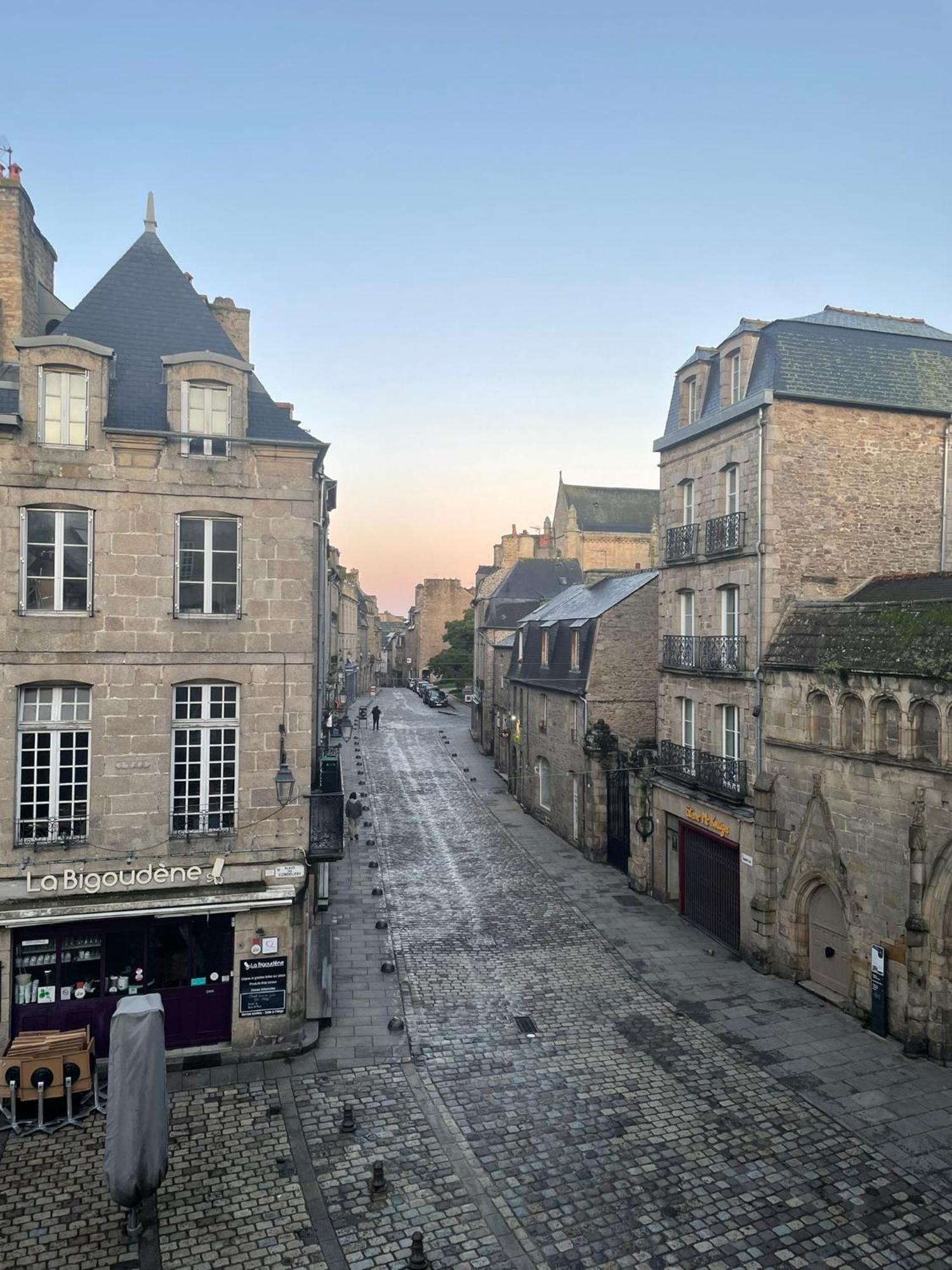 Spacieux Appartement Au Coeur Du Centre Historique De Dinan Luaran gambar