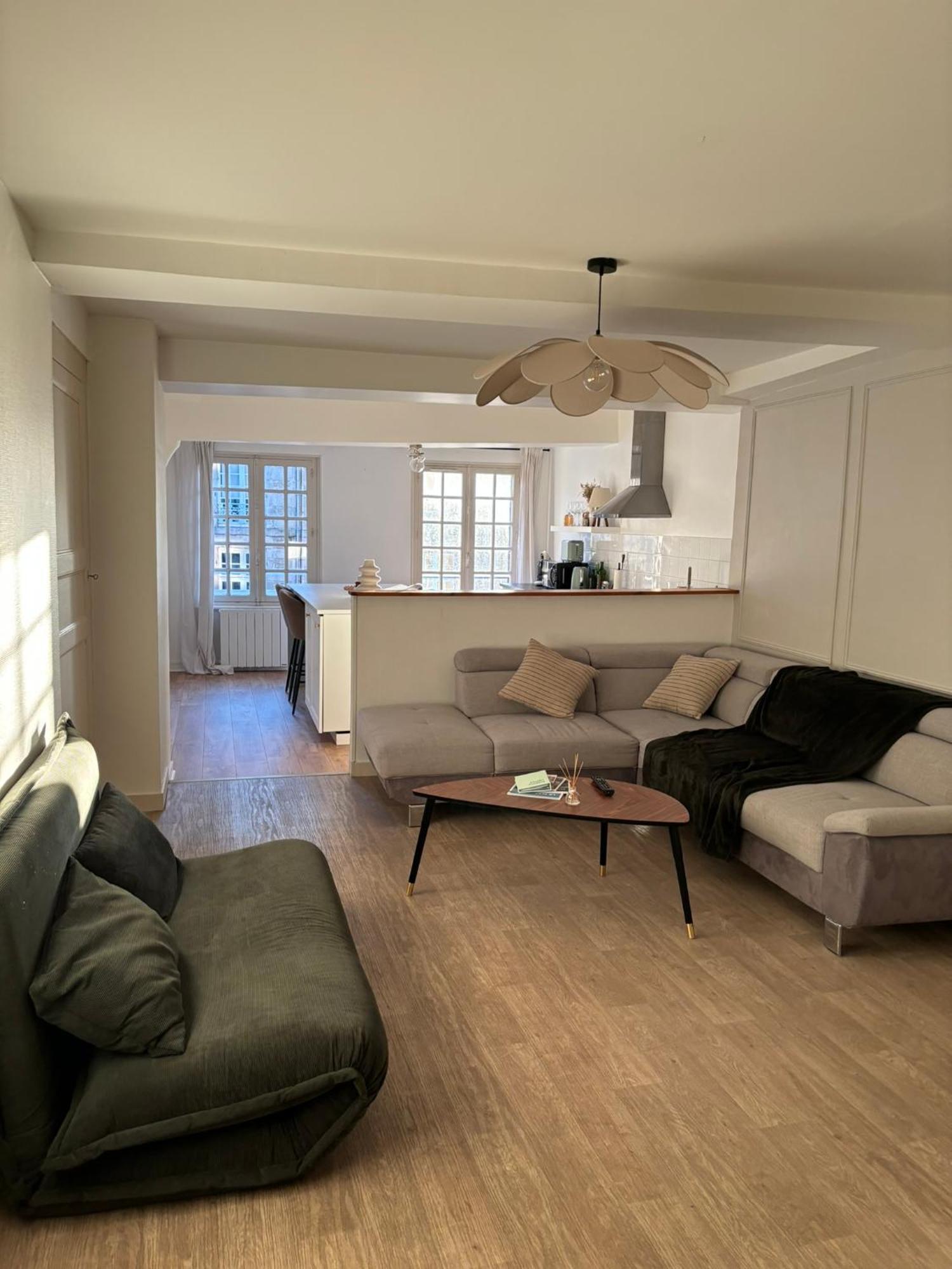 Spacieux Appartement Au Coeur Du Centre Historique De Dinan Luaran gambar